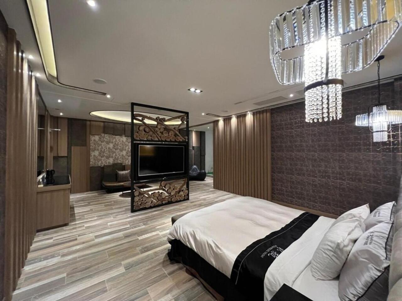 Aquarius Motel Taichung Eksteriør billede
