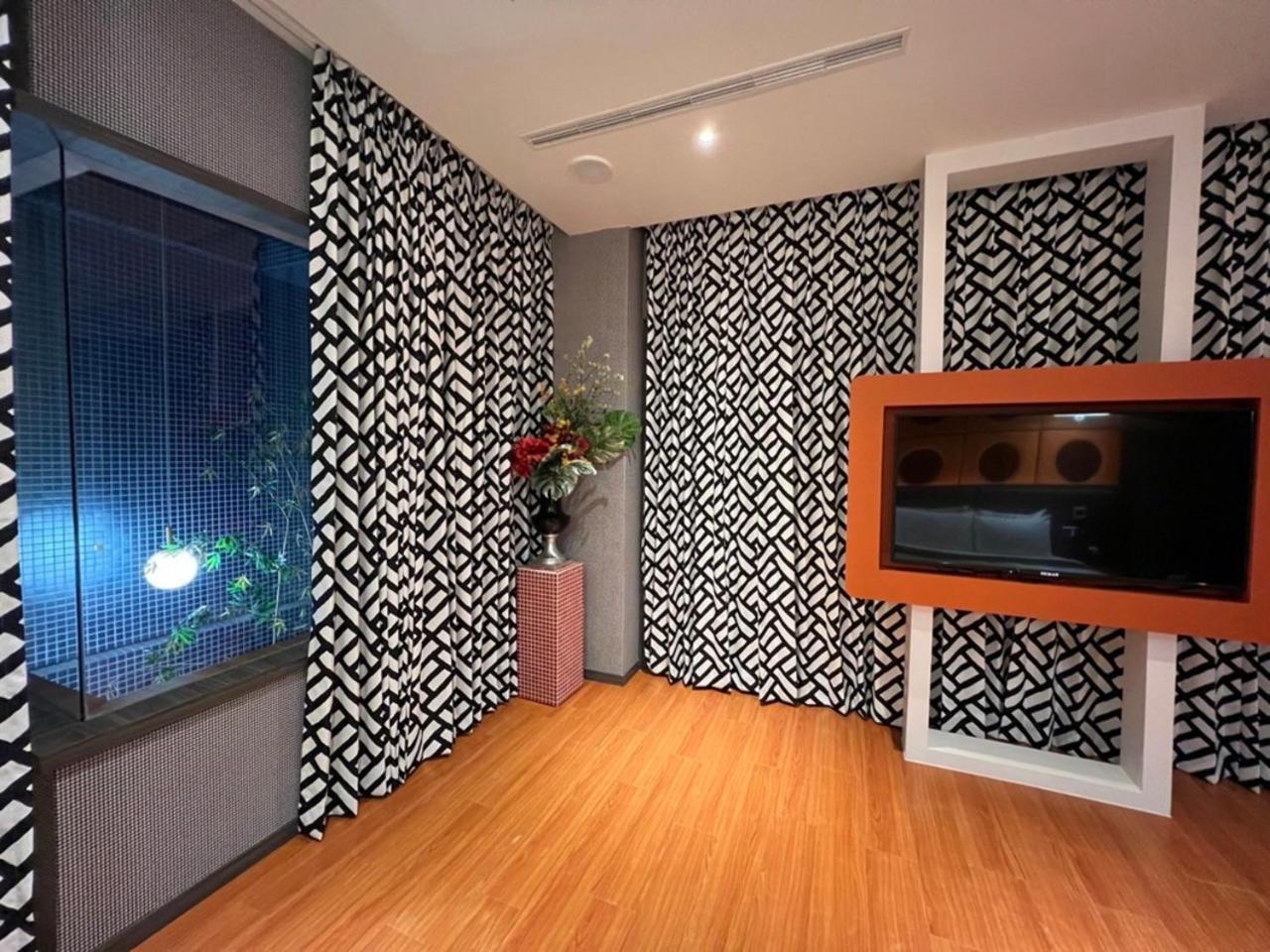Aquarius Motel Taichung Eksteriør billede